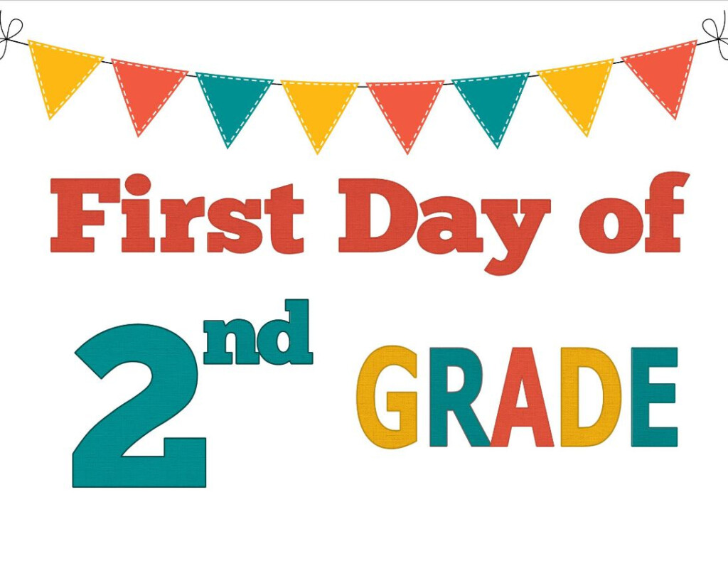 9 Sets Of Free Printable First Day Of School Signs