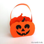 DIY Paper Pumpkin Basket For Halloween BeesDIY