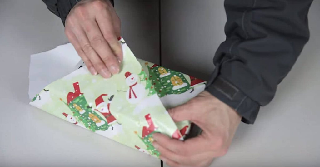 Why The Japanese Have The Best Gift Wrapping Method